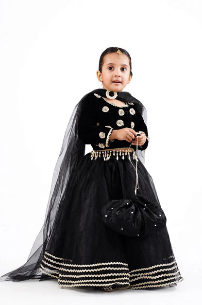 Andaz black color